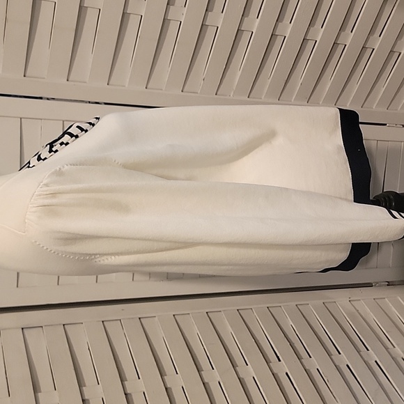 Crown & Ivy White Sweater With Navy Blue Trim And Bow Size Petite XL - Picture 4 of 5